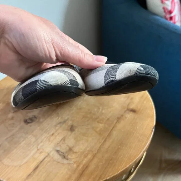 Burberry Nova Check Ballet Flats Size 39.5 / 9 Luxury designer flat classic